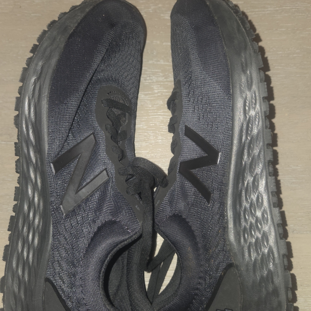 Size 10 - New Balance Arishi V3 - SLIP RESISTANT - Black / Black - Womens